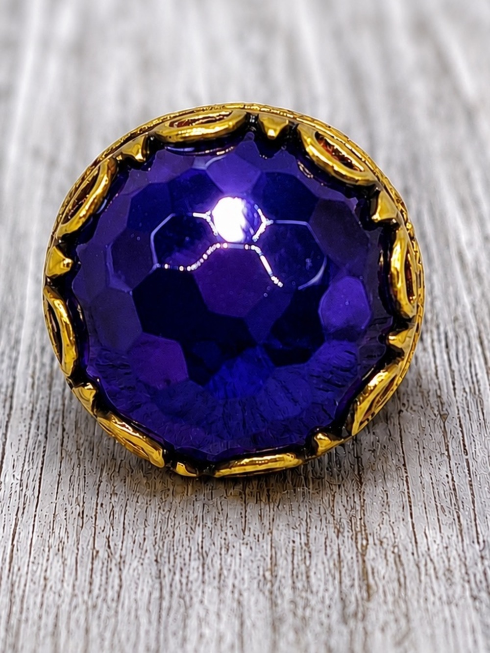 515. Vintage Purple Faceted Stone Regal Victorian Revival Statement Ring Sz10